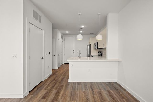 6324 N Lamar BLVD 424, Austin, TX 78752