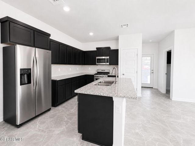 729 Paseo Del Agua Street, Horizon City, TX 79928