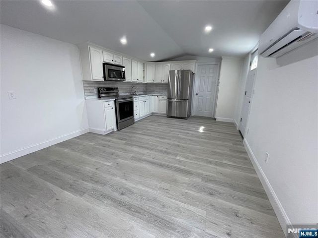 10 3rd Street, Wayne, NJ 07470