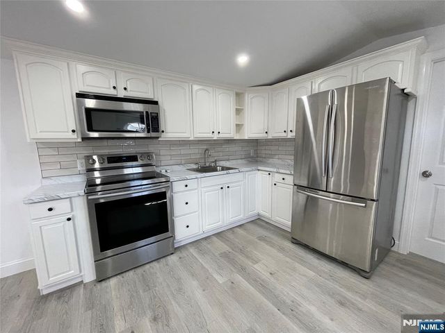 10 3rd Street, Wayne, NJ 07470
