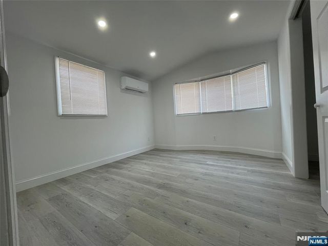 10 3rd Street, Wayne, NJ 07470