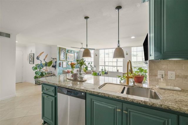 2333 Bering Drive 322, Houston, TX 77057