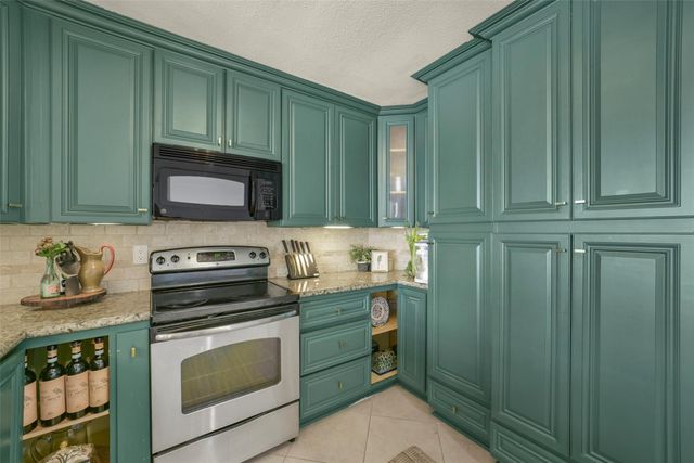 2333 Bering Drive 322, Houston, TX 77057