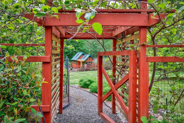 291 Fawn Meadow Road, Chimacum, WA 98325