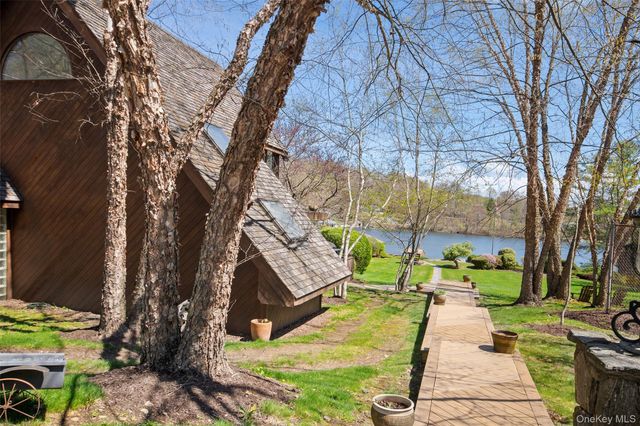 366 W Lake Boulevard, Mahopac, NY 10541