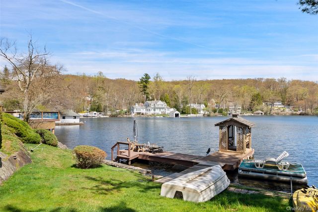 366 W Lake Boulevard, Mahopac, NY 10541