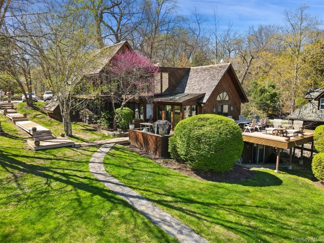 366 W Lake Boulevard, Mahopac, NY 10541
