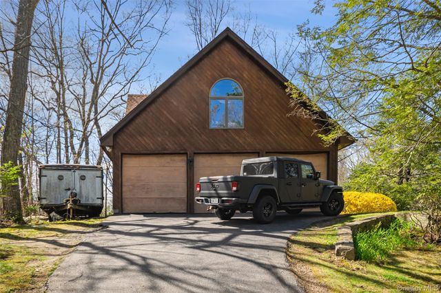 366 W Lake Boulevard, Mahopac, NY 10541