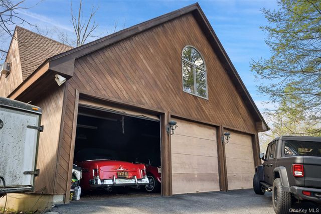 366 W Lake Boulevard, Mahopac, NY 10541