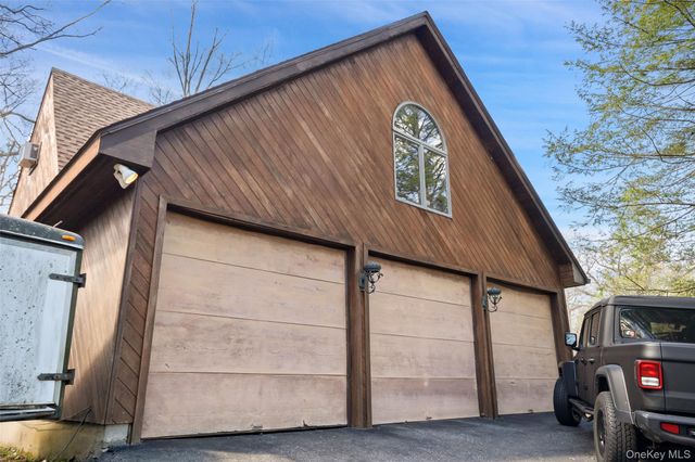 366 W Lake Boulevard, Mahopac, NY 10541