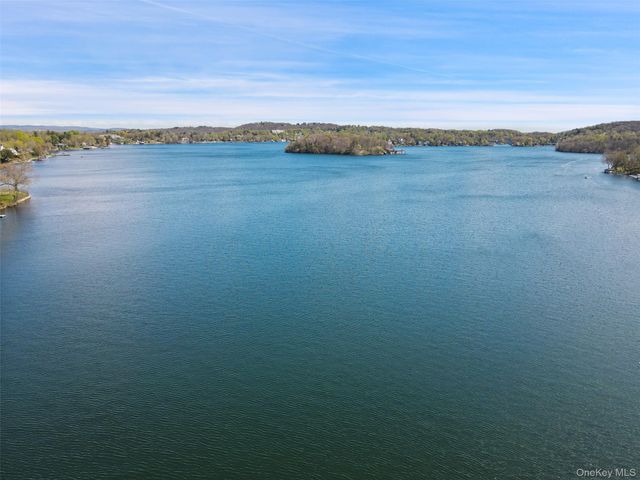 366 W Lake Boulevard, Mahopac, NY 10541
