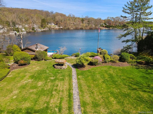 366 W Lake Boulevard, Mahopac, NY 10541