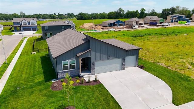 9014 SW 4TH Street, Blue Springs, MO 64064
