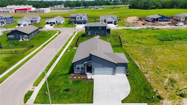 9014 SW 4TH Street, Blue Springs, MO 64064