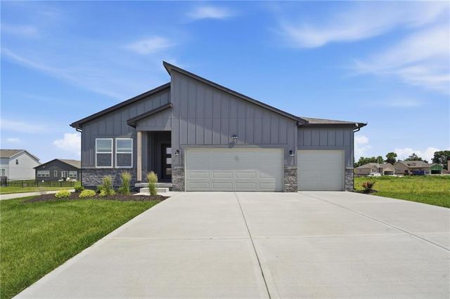 9014 SW 4TH Street, Blue Springs, MO 64064