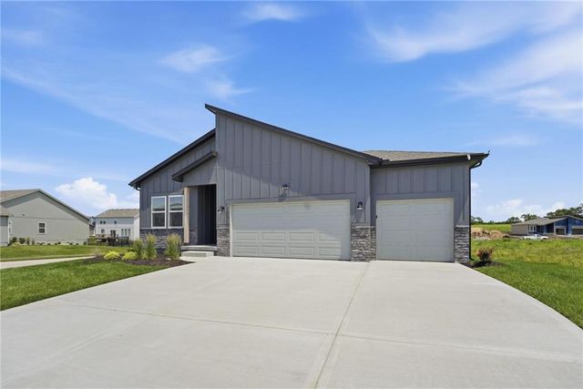 9014 SW 4TH Street, Blue Springs, MO 64064