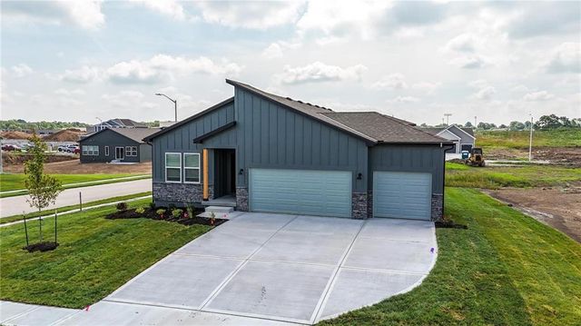 9014 SW 4TH Street, Blue Springs, MO 64064