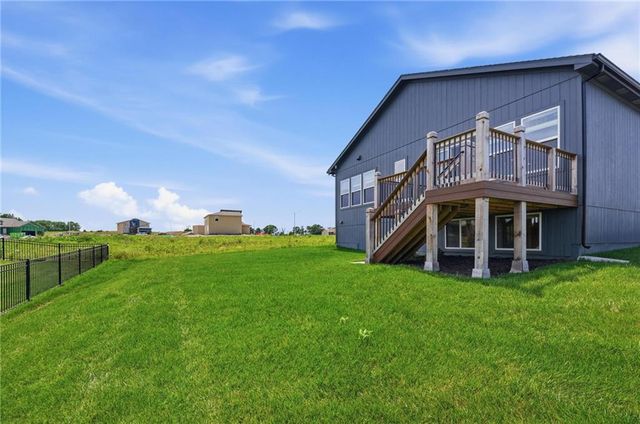 9014 SW 4TH Street, Blue Springs, MO 64064