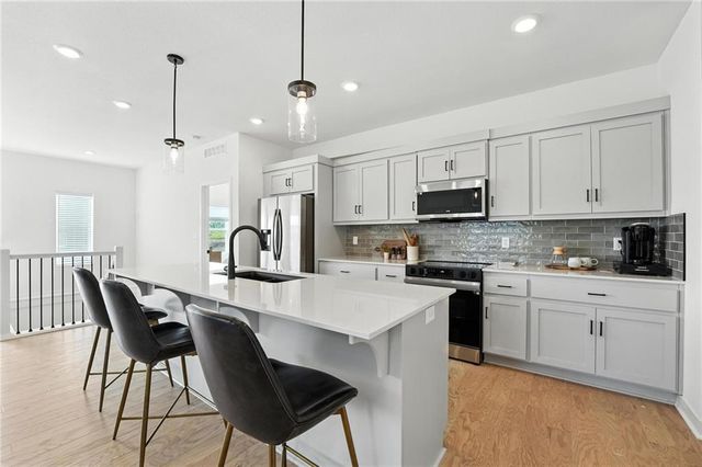 9014 SW 4TH Street, Blue Springs, MO 64064