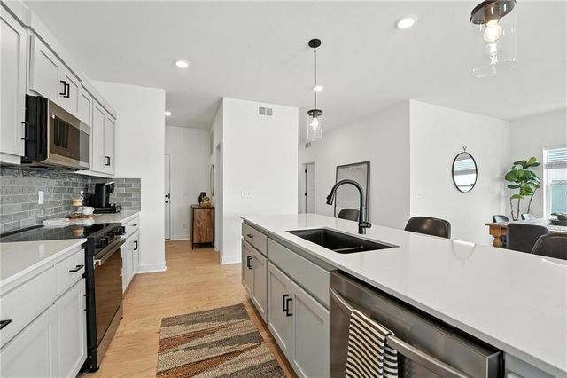 9014 SW 4TH Street, Blue Springs, MO 64064