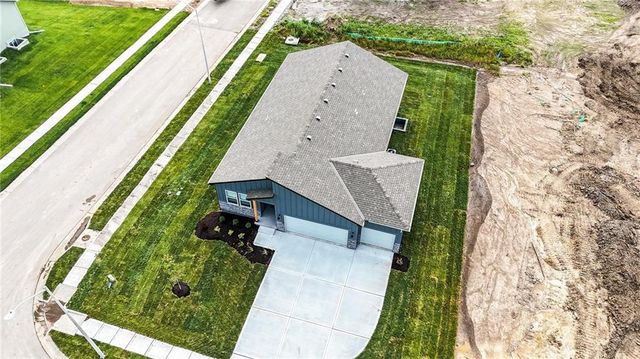 9014 SW 4TH Street, Blue Springs, MO 64064