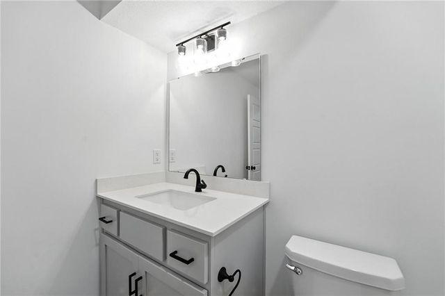 9014 SW 4TH Street, Blue Springs, MO 64064