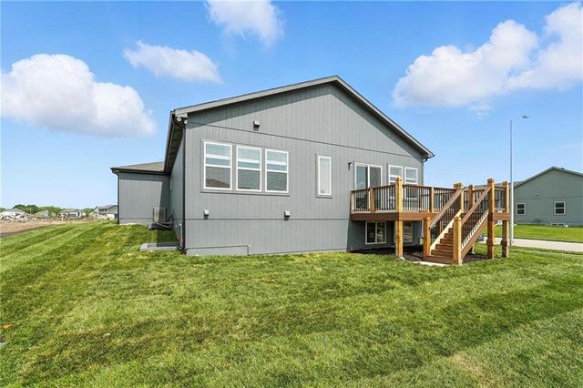 9014 SW 4TH Street, Blue Springs, MO 64064