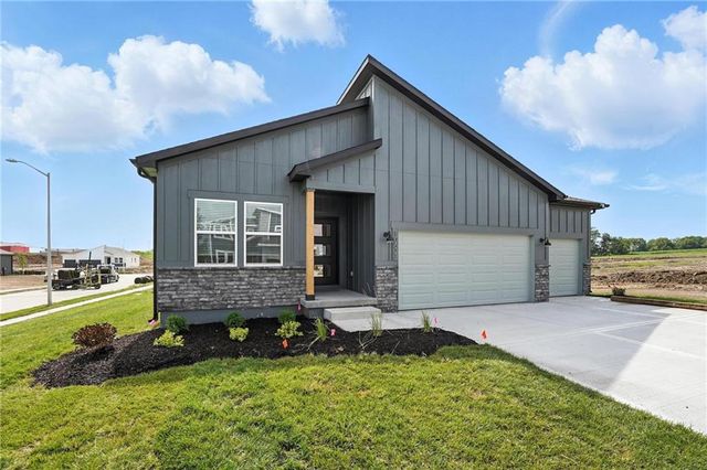 9014 SW 4TH Street, Blue Springs, MO 64064
