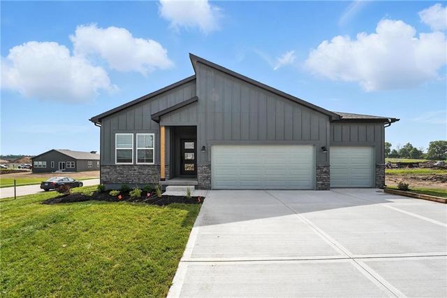 9014 SW 4TH Street, Blue Springs, MO 64064