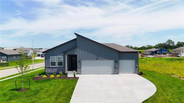 9014 SW 4TH Street, Blue Springs, MO 64064