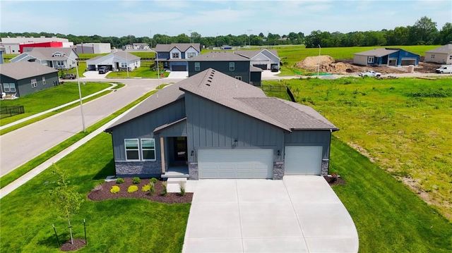 9014 SW 4TH Street, Blue Springs, MO 64064