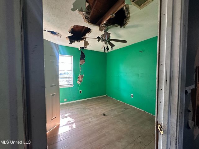 3307 Middle Avenue, Pascagoula, MS 39581