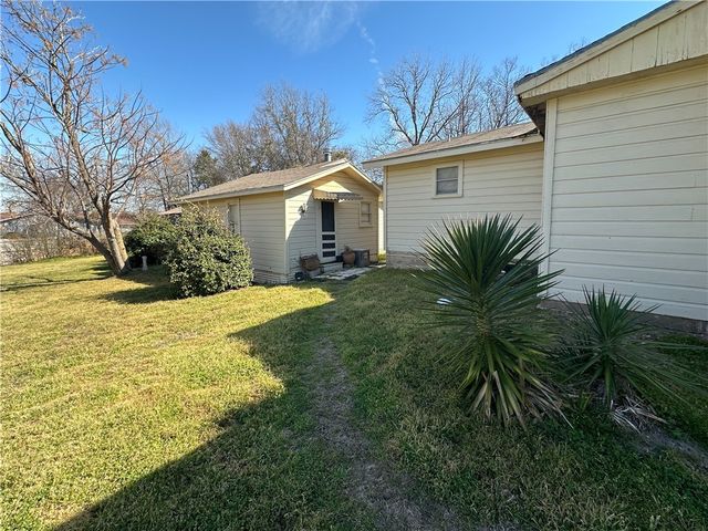 1101 E Palestine Street, Mexia, TX 76667