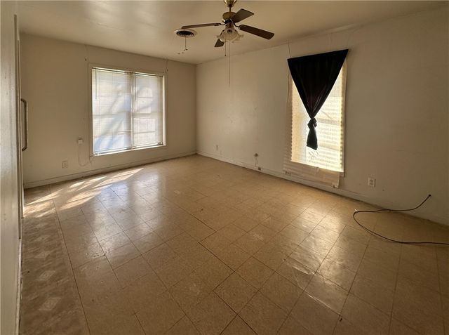 1101 E Palestine Street, Mexia, TX 76667