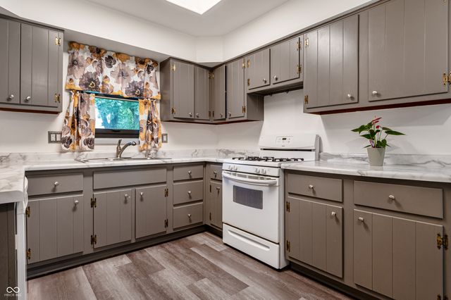 3539 E Southport Road, Indianapolis, IN 46227