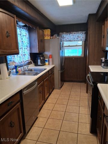 2879 Linda Drive NW, Warren, OH 44485