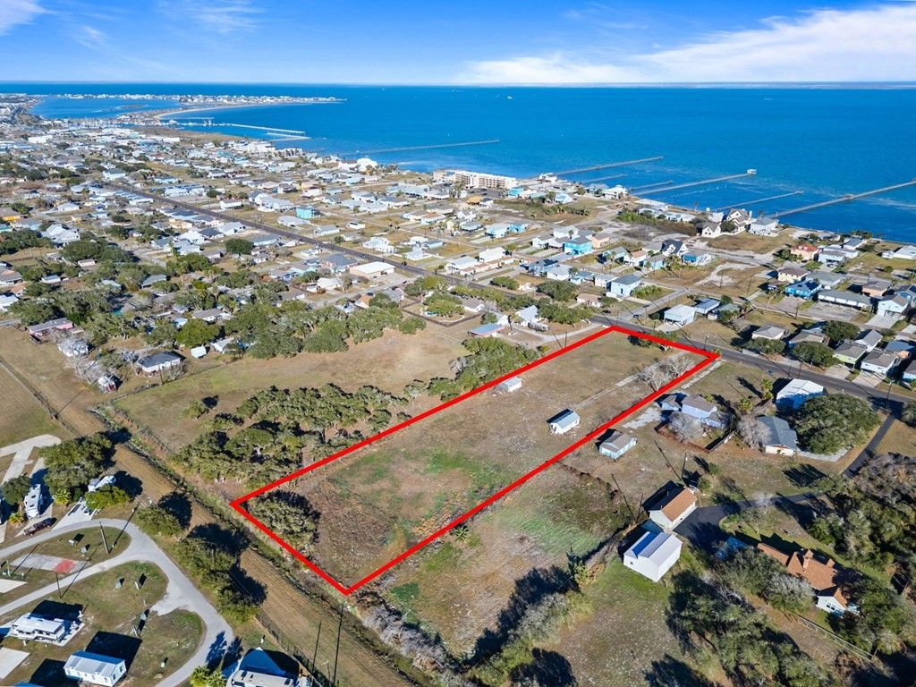 1315 S Church St, Rockport, TX 78382 — photo 3