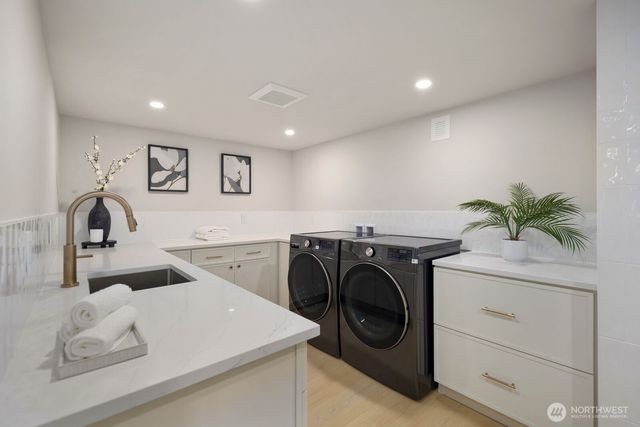 3209 NE 98th Street, Seattle, WA 98115