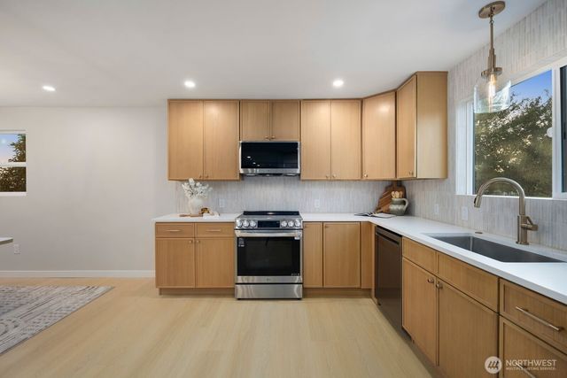 3209 NE 98th Street, Seattle, WA 98115