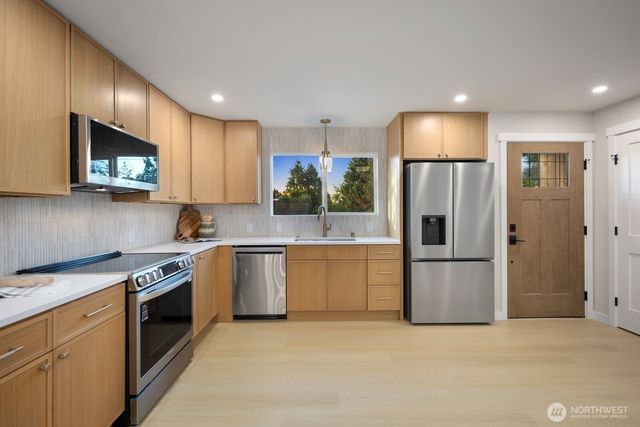 3209 NE 98th Street, Seattle, WA 98115