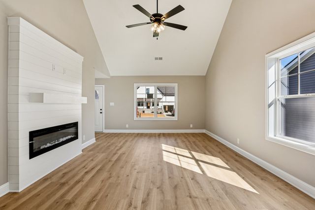 178 Brenda Dr, Clarksville, TN 37040