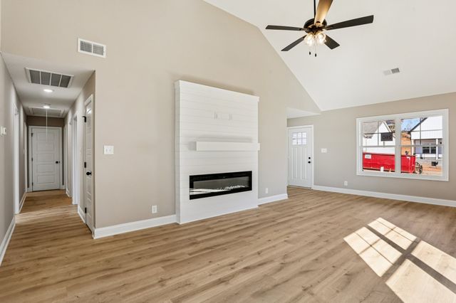 178 Brenda Dr, Clarksville, TN 37040