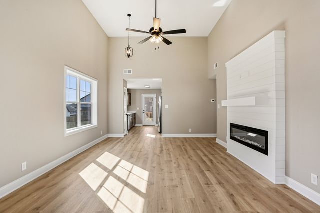 178 Brenda Dr, Clarksville, TN 37040