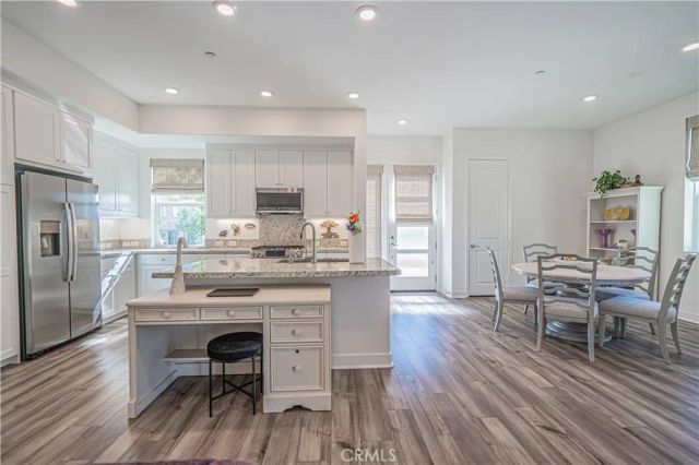 27406 Merlin, Valencia, CA 91381