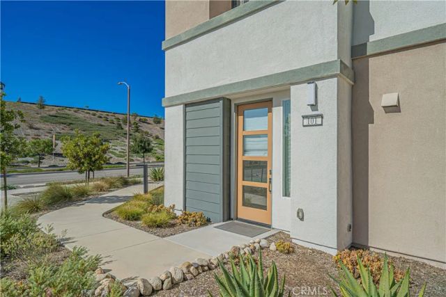 27406 Merlin, Valencia, CA 91381
