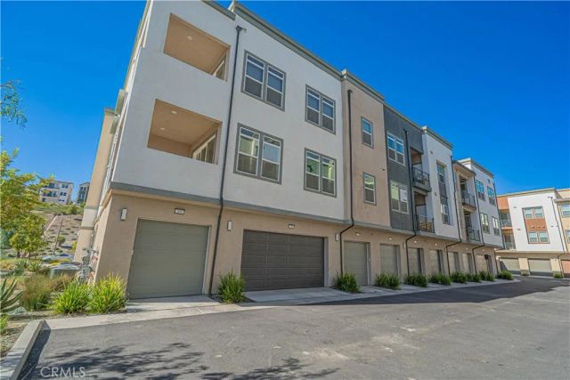 27406 Merlin, Valencia, CA 91381