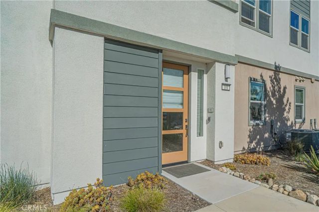 27406 Merlin, Valencia, CA 91381