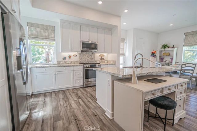 27406 Merlin, Valencia, CA 91381