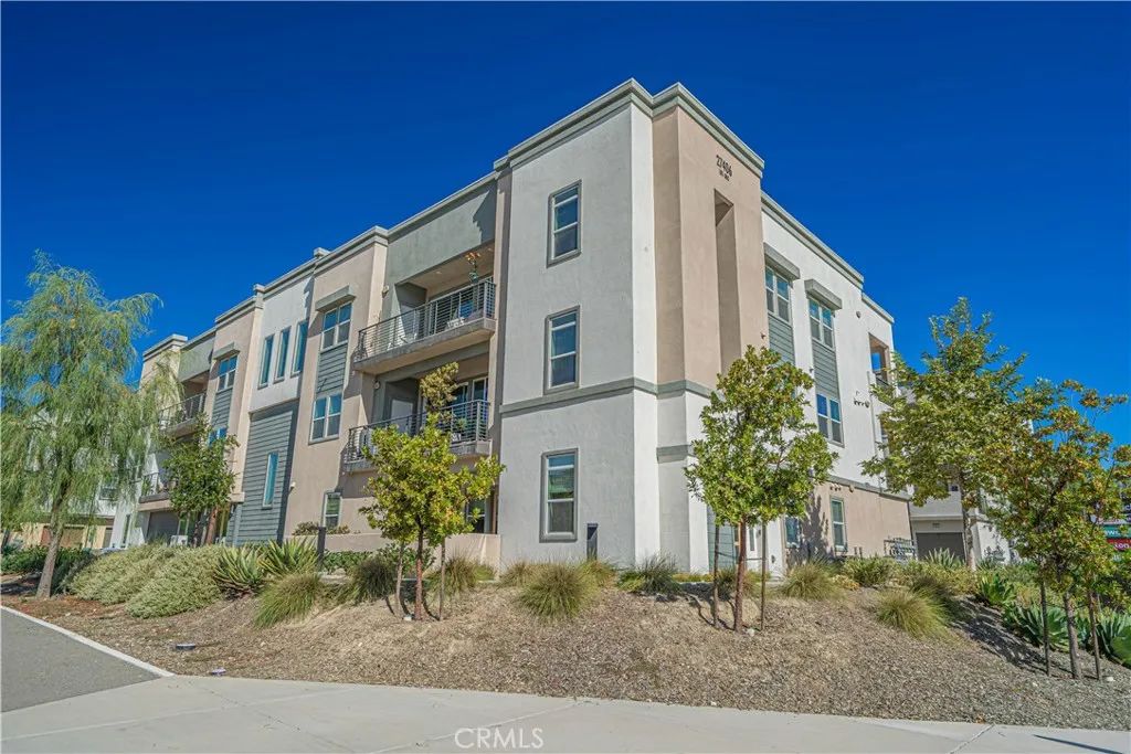 27406 Merlin, Valencia, CA 91381