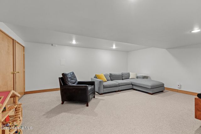 102 E Theresa DR, Coeur D'alene, ID 83814